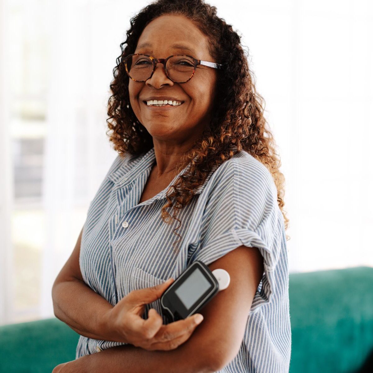 Diabetic,Woman,Using,A,Flash,Glucose,Monitor,To,Measure,Her